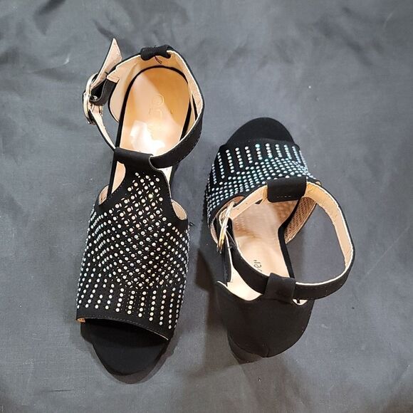 BRAND NEW FOREVER T-STRAP SHINY STUDDED EMBELLISHMENTS  OPEN TOE BOOTIE - Picture 5 of 16